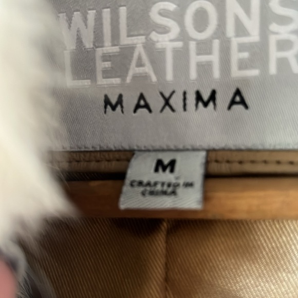 Excellent- Like New Genuine Fur Coat - Picture 4 of 9